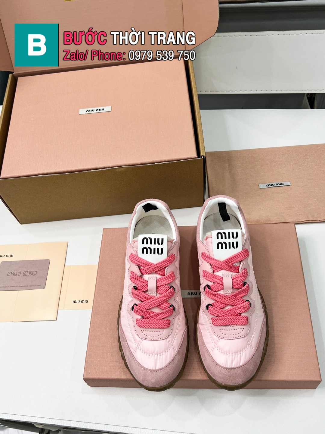 Giày thể thao MIU*MIU màu hồng đế nâu logo nổi bật mềm êm