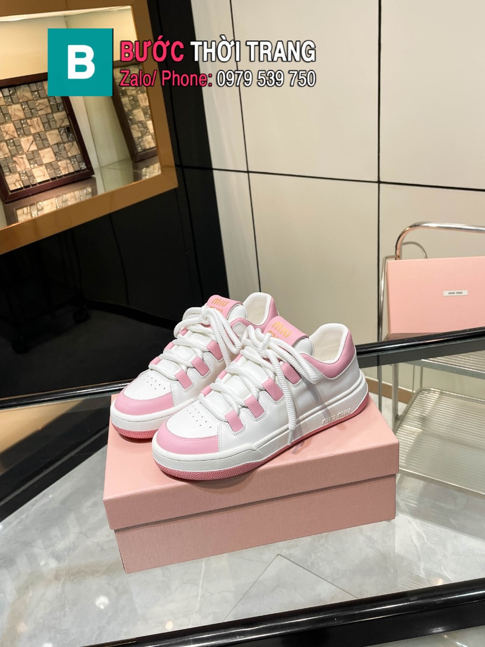 Giày thể thao MIU*MIU màu trắng hồng phong cách cọ xước thiết kế đường kẻ đơn giản nhưng tinh tế cực đẹp