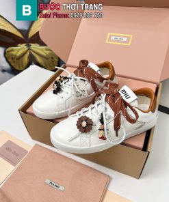 Giày thể thao MIU MIU màu trắng viền nâu phong cách dễ thương