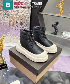 Giày thể thao UGG cổ cao màu đen viền trắng bên trong lót lông ấm áp đế cao su đúc nguyên khối