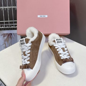 Giày thể thao nữ MIU MIU màu nâu lót lông êm chân ấm áp phong cách năng động