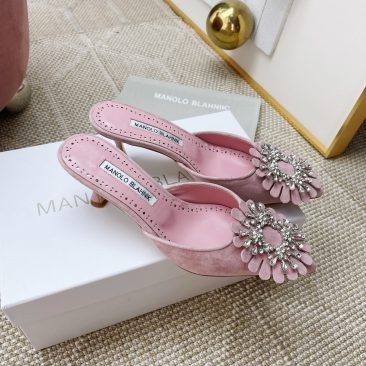 Giày cao gót MANOLO BLAHNlK mũi nhọn màu hồng pastel cao cấp đính ngọc lấp lánh đế cao 5cm