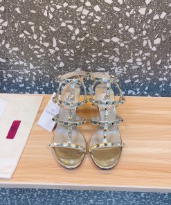 Guốc cao gót VALENTINO màu be cao cấp họa tiết đinh tán cá tính đế cao 9,5cm