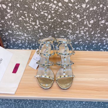 Guốc cao gót VALENTINO màu be cao cấp họa tiết đinh tán cá tính đế cao 9,5cm