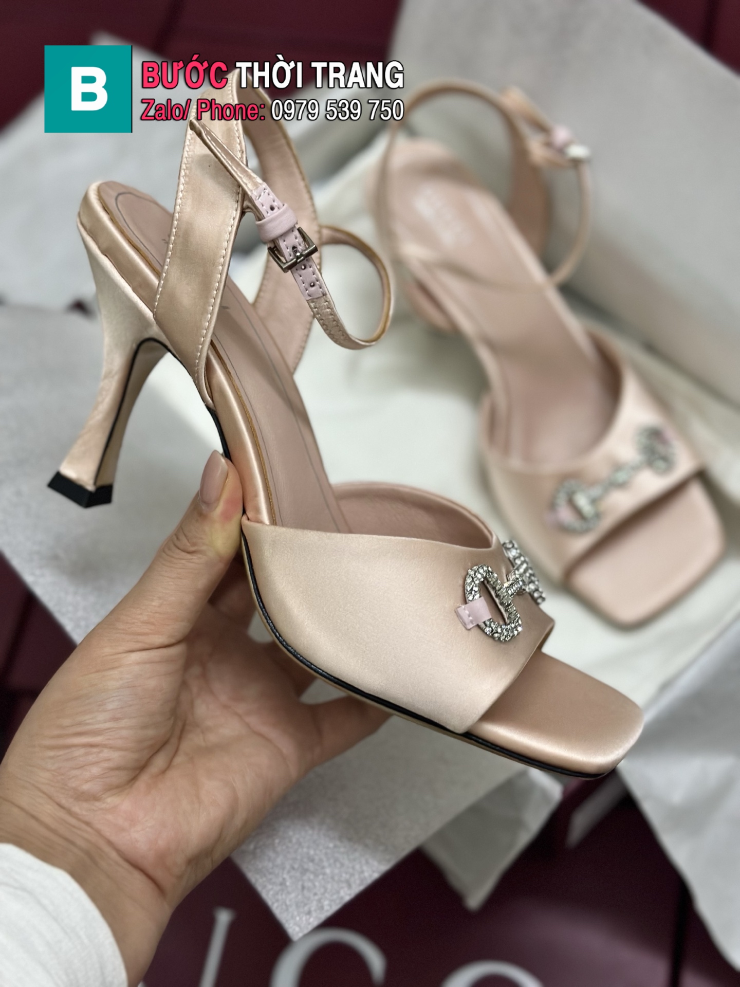 Sandal cao gót GUCCI cao cấp màu be hồng chế tác từ vải lụa mềm mịn đẳng cấp sang trọng