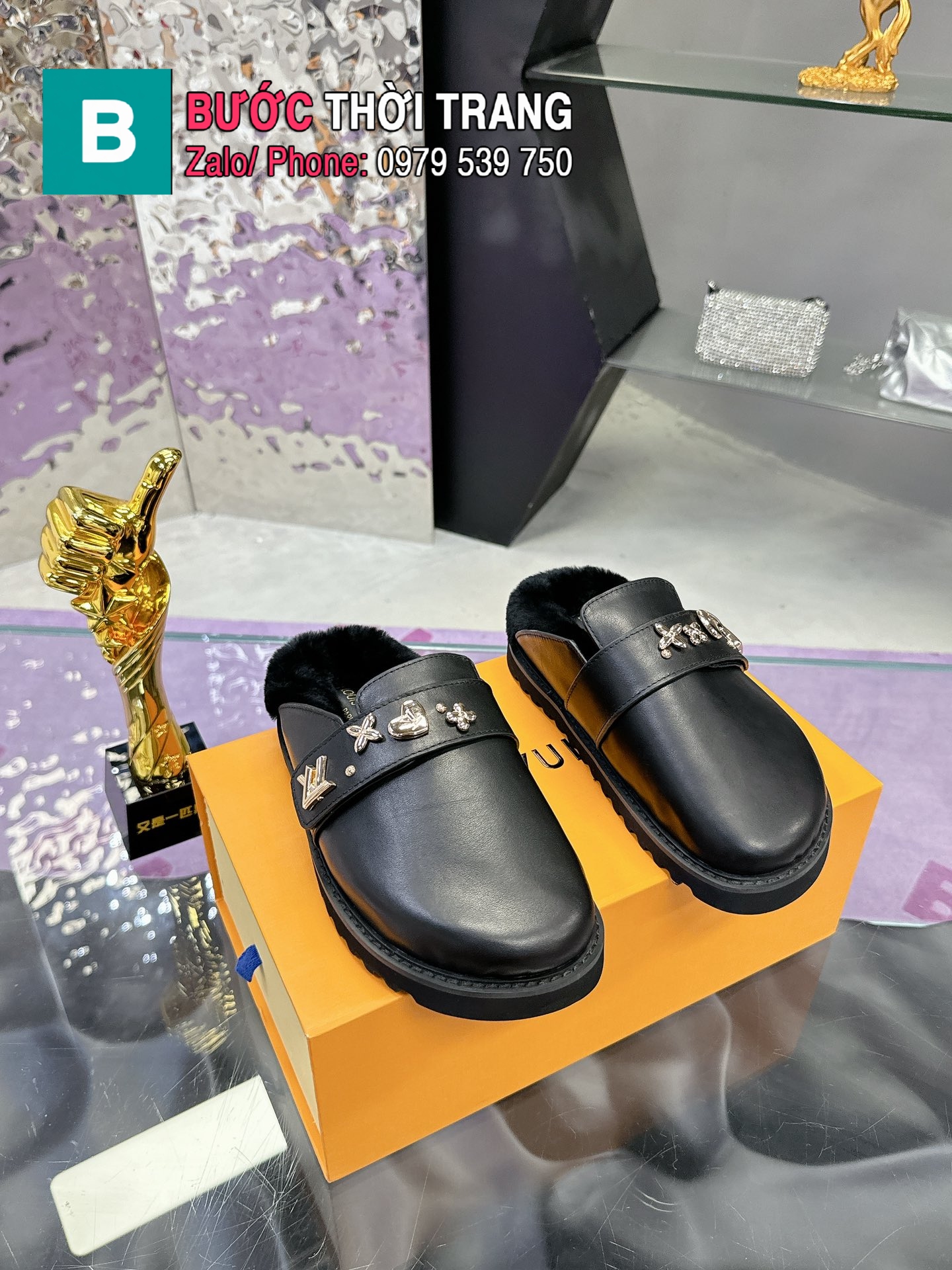 Sục LV màu đen đế bệt lót lông ấm áp đế cao su đúc nguyên khối bền bỉ