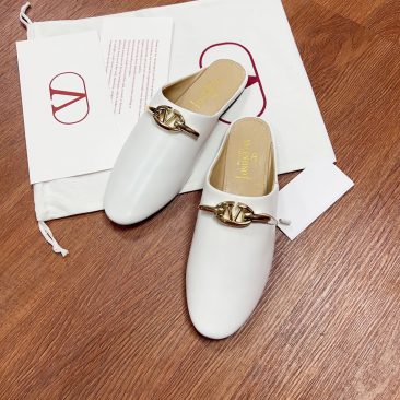 Sục VALENTINO cao cấp màu trắng da bò mềm mại phong cách basic