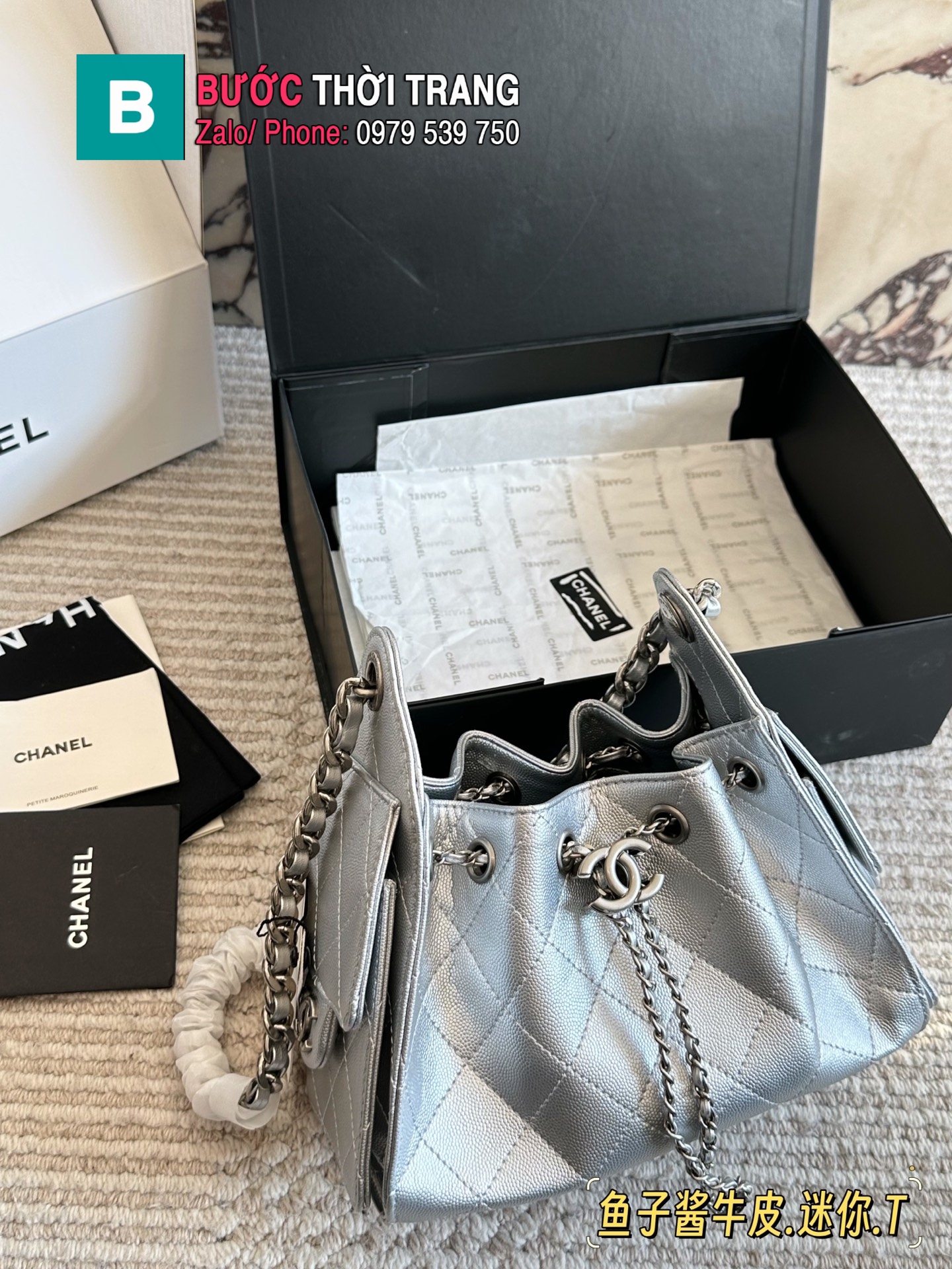 Túi xách CN 25s hobo màu bạc size 22x15 cm