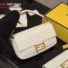 Túi xách nữ FENDI màu trắng ngà da bò cao cấp mềm mịn size 25 cm