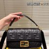 Túi xách nữ FENDI màu đen size 25 cm tag vàng dây đeo chéo bản to cá tính