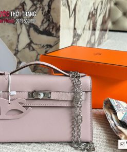 Túi xách đeo chéo HM kelly màu hồng nhạt size 22x13 cm phiên bản da bê Swift với khóa bạc tinh tế