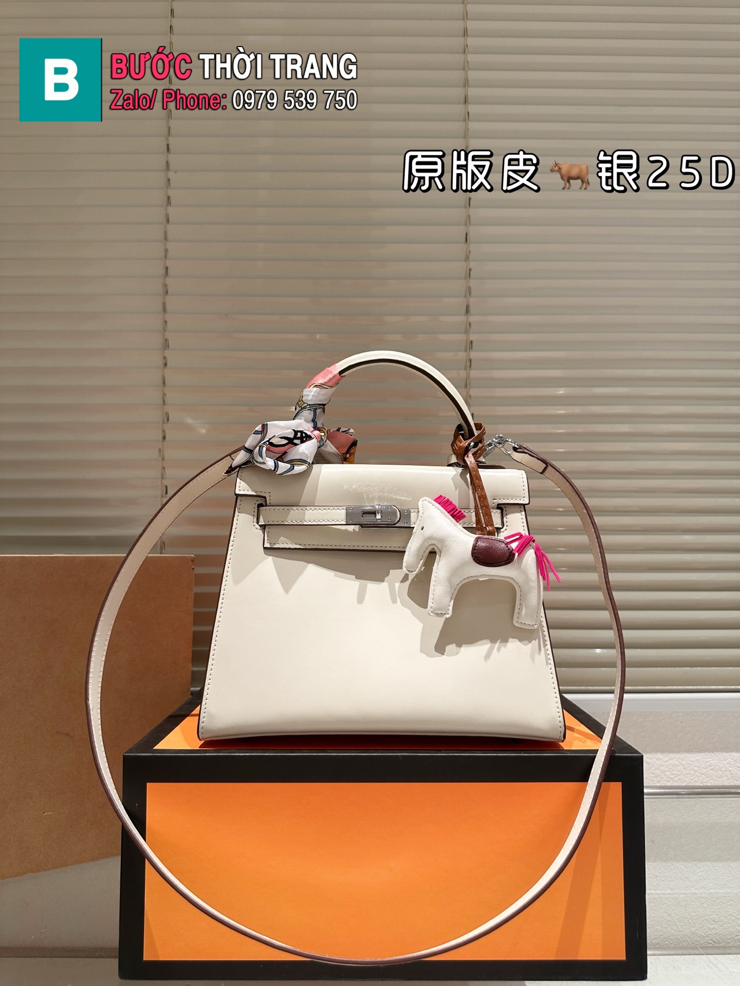Túi xách đeo chéo Hermes kelly size 25cm màu trắng ngà da swift mềm mịn khóa vàng nổi bật