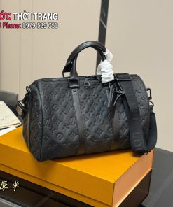 Túi xách nam LV keepall màu đen da bò mềm mịn size 35x22 cm