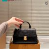 Túi xách đeo chéo LV Nano Madeleine màu đen size 21 cm