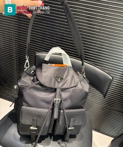 Ba lô PRADA màu đen size 29x30 cm chất liệu vải dù nhập khẩu bền bỉ logo nổi bật