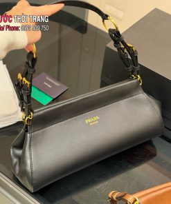 Túi xách kẹp nách Prada hobo size 32x15 cm màu đen da bò