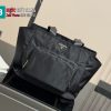 Túi xách Prada tote màu đen size 34x29 cm ngăn rộng đựng được nhiều món đồ