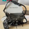 Túi xách nữ Balenciaga màu đen size 25 cm dáng tròn cá tính