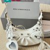 Túi xách nữ Balenciaga màu trắng ngà size 25 cm dáng tròn cá tính