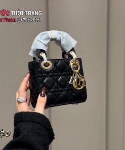 Túi xách đeo chéo Dior mini màu đen size 13x11 cm nhỏ xinh dây đeo vàng sáng nổi bật