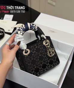 Túi xách đeo chéo Dior mini màu đen size 17 cm nhỏ xinh đính hạt lấp lánh dây đeo nổi bật