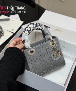 Túi xách đeo chéo Dior mini màu ghi size 17 cm nhỏ xinh đính hạt lấp lánh dây đeo nổi bật