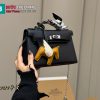 Túi xách đeo chéo HM kelly màu đen da bò size 22x13 cm kèm ngựa
