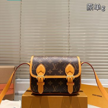 Túi xách đeo chéo Lv Satchel màu nâu size 19,5 cm họa tiết monogram nổi bật sang trọng