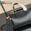 Túi xách cầm tay Miu Miu tote màu đen size 34x24 cm có ngăn đựng đồ rộng