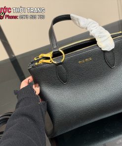 Túi xách cầm tay Miu Miu tote màu đen size 34x24 cm có ngăn đựng đồ rộng