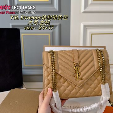 Túi xách đeo chéo YSL envelope màu nâu da hạt bền bỉ dây đeo vàng sáng nổi bật