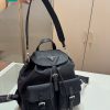 Ba lô PRADA màu đen size 30x31 cm chất liệu chống nước hiệu quả