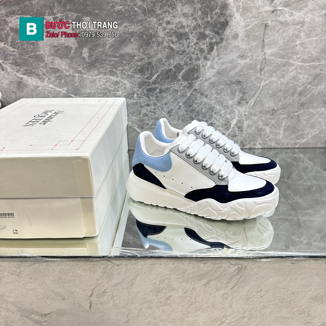 Giày thể thao Alexander McQueen màu trắng viền xanh thiết kế mới đế cao 4.5cm