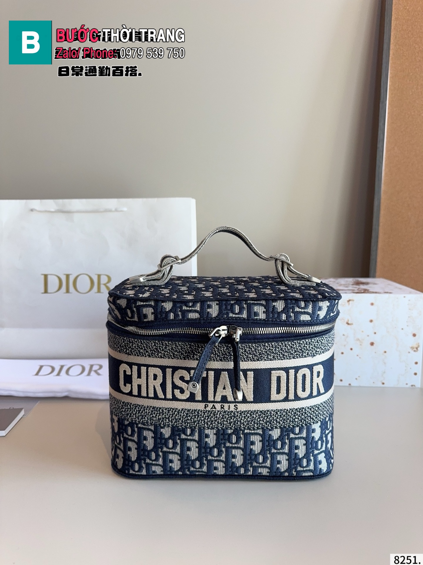 Túi trang điểm DIOR màu xanh đen chất liệu vải cao cấp size 23×13×18 cm