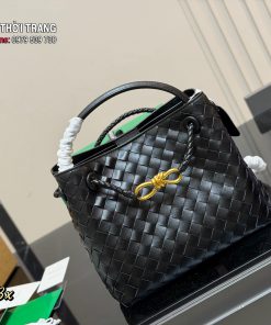 Túi xách cầm tay BOTTEGA màu đen size 26x21 cm phong cách sang trọng