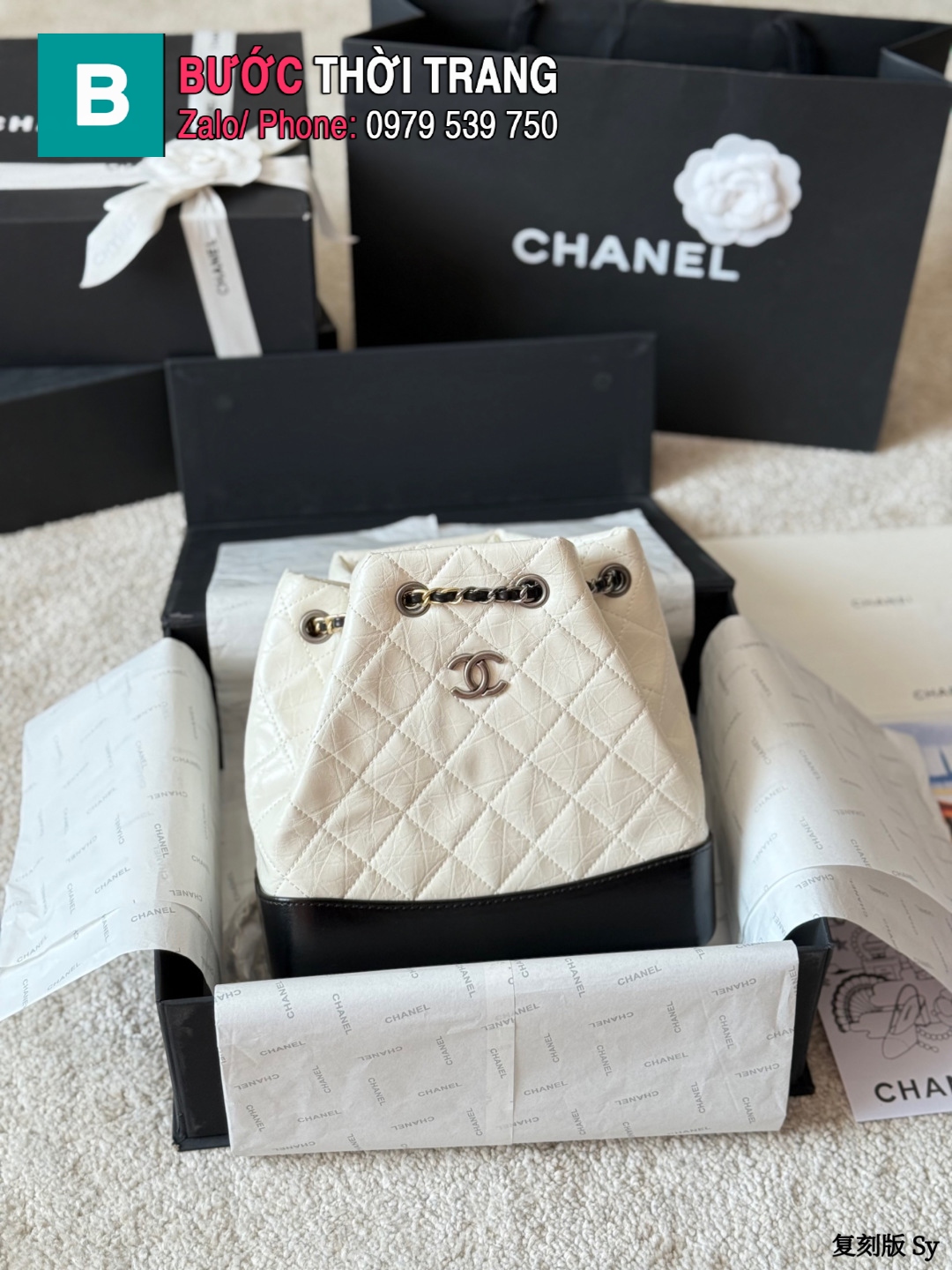 Túi xách CN Gabrielle màu trắng ngà size 22x22cm ô trám da mềm