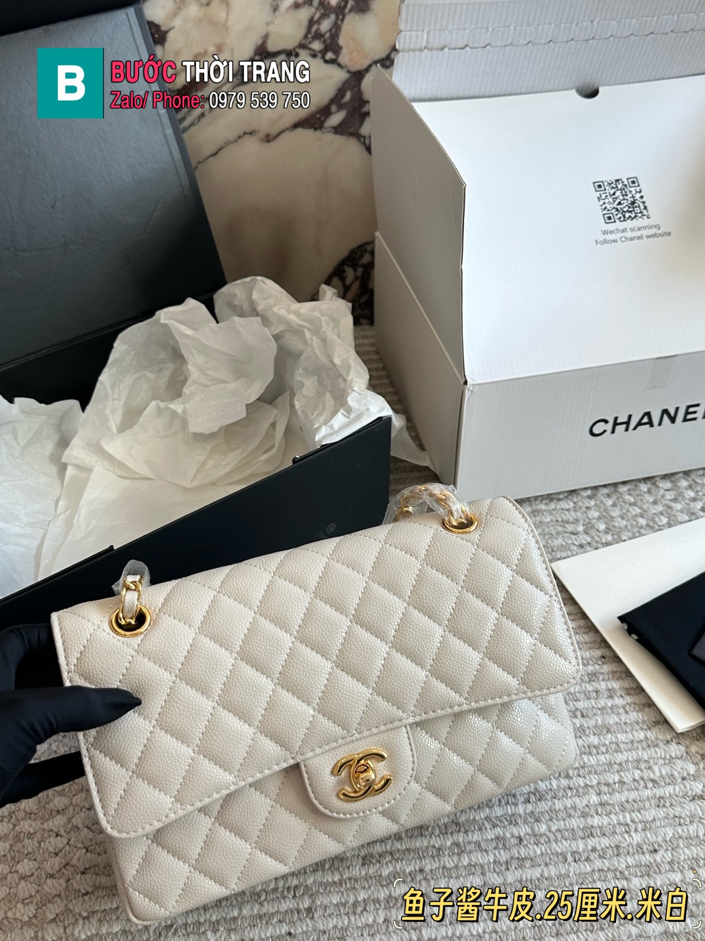 Túi xách đeo chéo CN CF màu trắng ngà size 25x16 cm