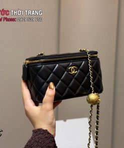  Túi xách CN màu đen ô trám size 17x11cm dây đeo chéo quả chuông xinh xắn