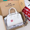 Túi xách COACH cầm tay size 23x17x10 cm màu trắng phong cách sang trọng