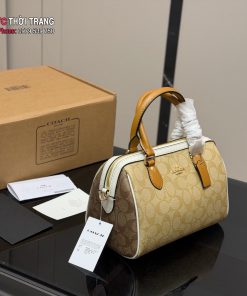 Túi Coach Boston size 25x17 cm dáng mềm mại và thanh lịch