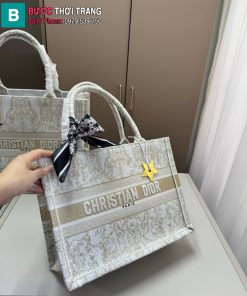 Túi xách Dior book tote màu trắng ngà size 36 cm