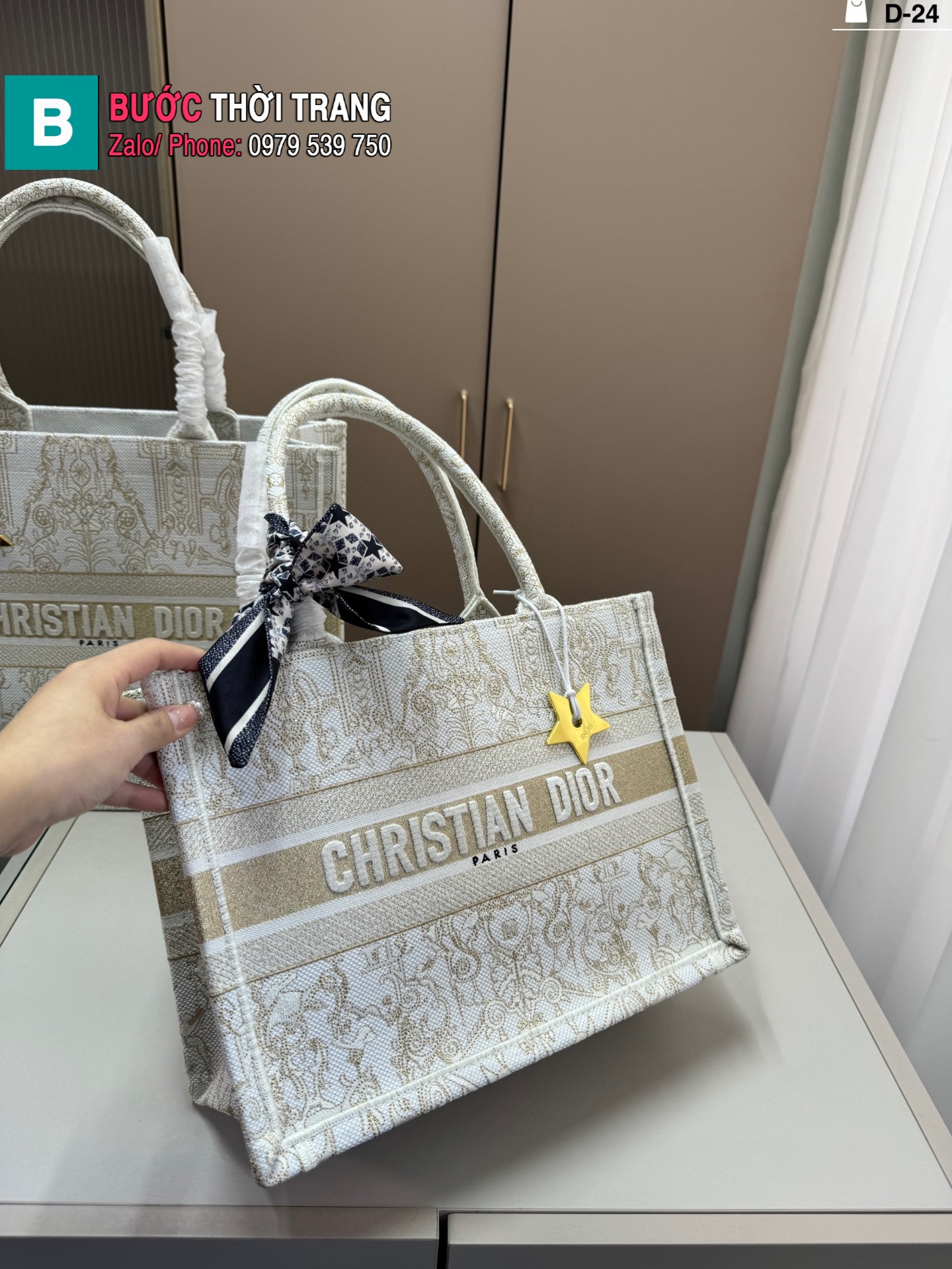 Túi xách Dior book tote màu trắng ngà size 36 cm