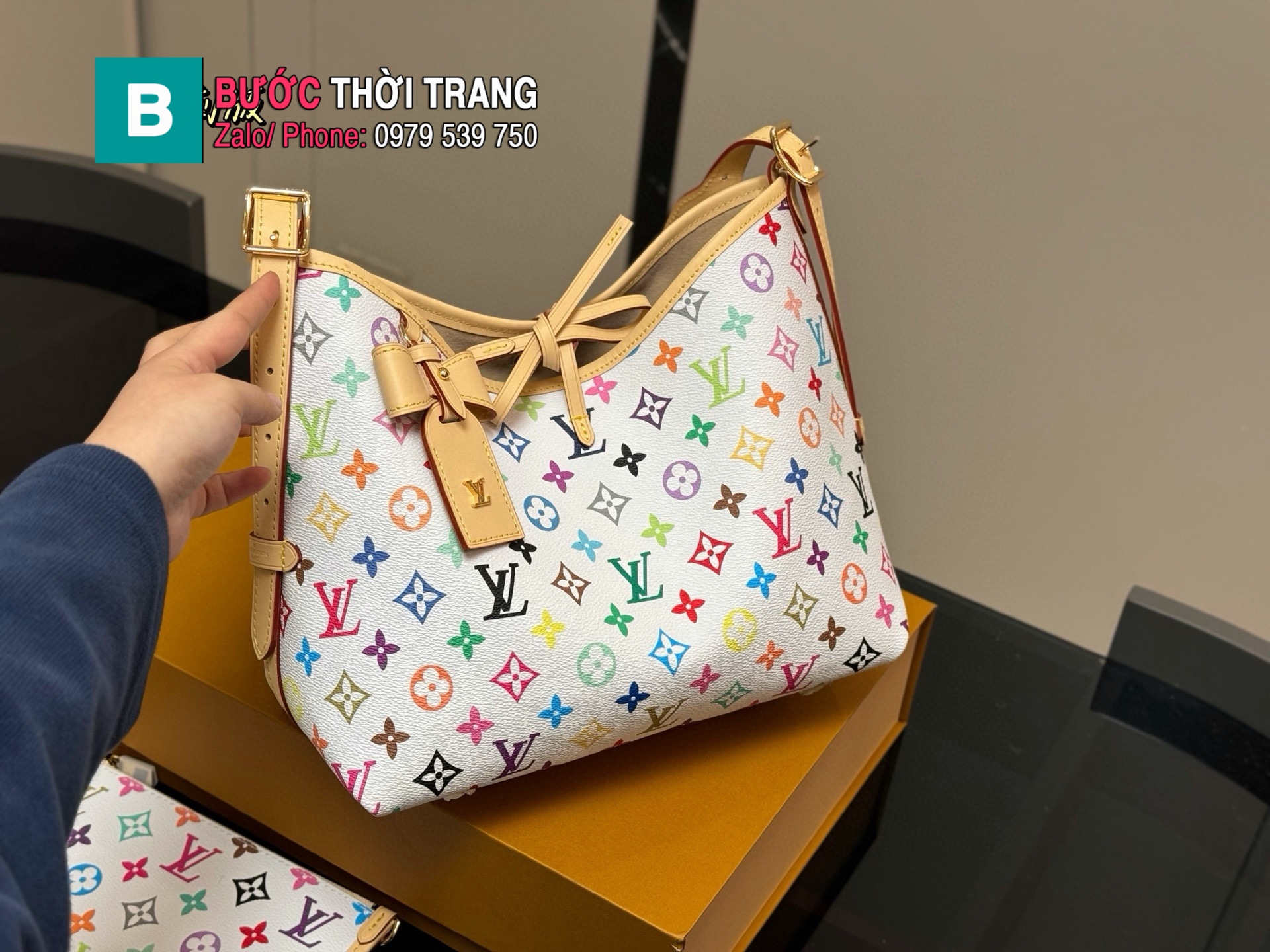 Túi xách LV carryall màu trắng size 29cm họa tiết màu sắc