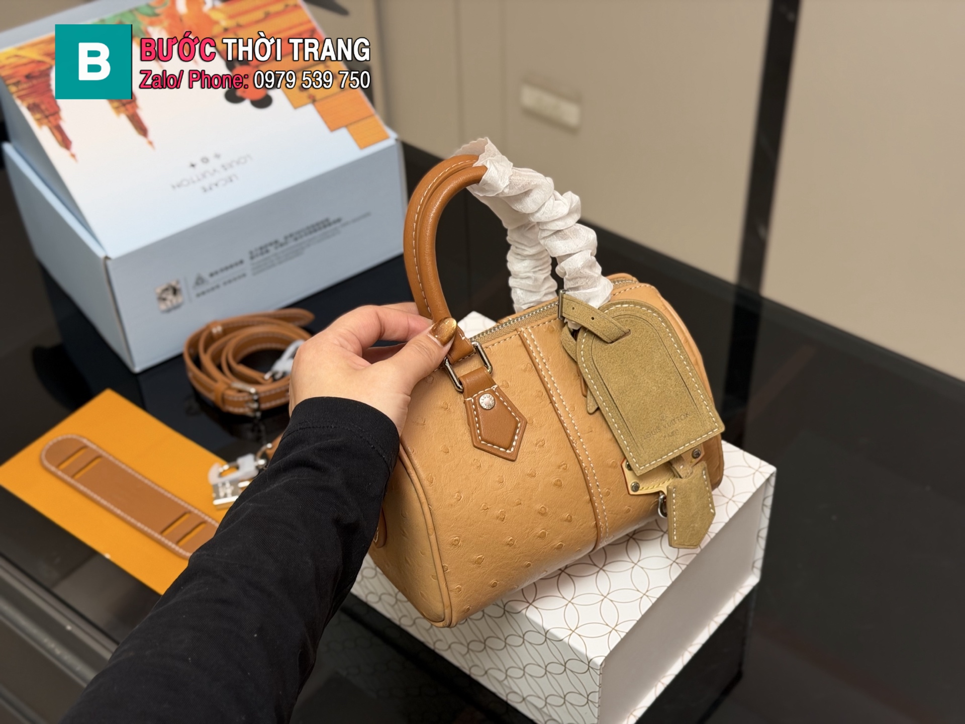 Túi xách đeo chéo LV Speedy màu nâu kiểu da đà điểu size 18x13 cm