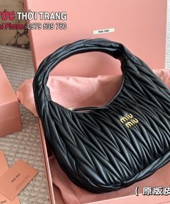 Túi xách Miu Miu cầm tay màu đen da mềm mại size 30x20cm