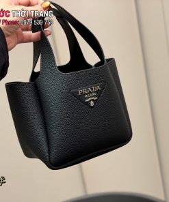 Túi xách Prada Tote size 25 cm màu đen logo bạc phong cách basic