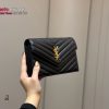Túi xách YSL woc phong bì màu đen vân chữ V size 22x14 cm đáy lõm