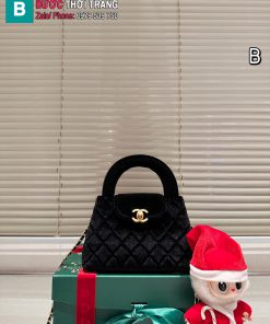 Túi xách đeo chéo CN Kelly màu đen nhung size 14x20x7 cm