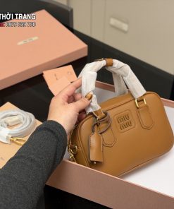 Túi xách đeo chéo MIU MIU màu nâu da bò size 20x14 cm da mềm đanh
