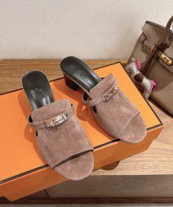 Dép cao gót HM màu nâu đậm đế vuông da lộn ấm áp